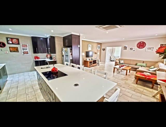 4 BEDROOM HOUSE FOR SALE IN FLORENTIA